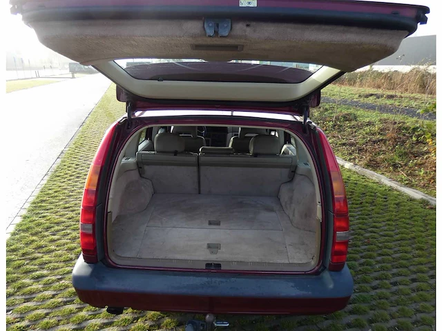 Volvo - 850 - 2.3 t-5 com.lux.ex. - car - 1996 - afbeelding 21 van  26