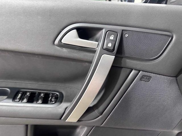 Volvo - c70 convertible - 2.4 d5 automaat kinetic - 12-xv-jd - afbeelding 2 van  17