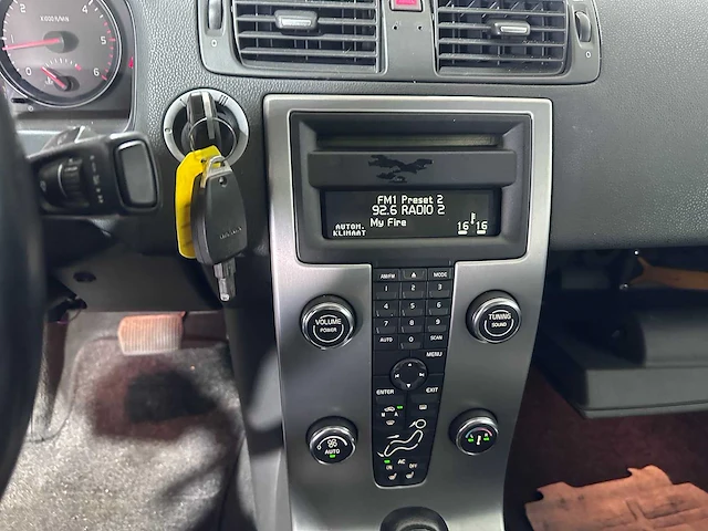Volvo - c70 convertible - 2.4 d5 automaat kinetic - 12-xv-jd - afbeelding 3 van  17