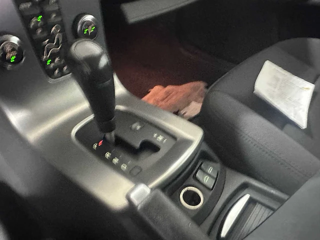 Volvo - c70 convertible - 2.4 d5 automaat kinetic - 12-xv-jd - afbeelding 4 van  17