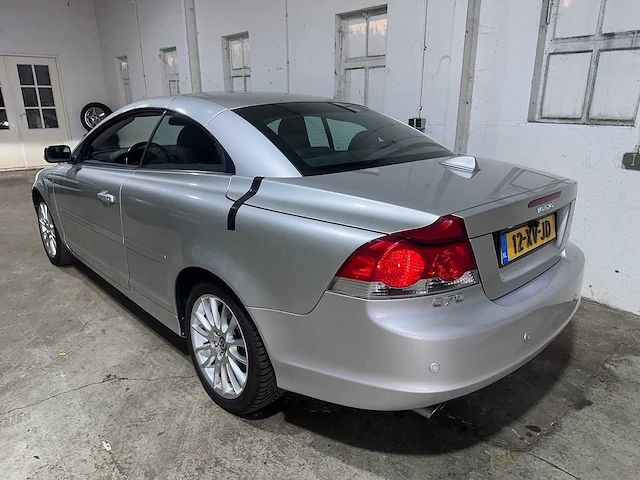 Volvo - c70 convertible - 2.4 d5 automaat kinetic - 12-xv-jd - afbeelding 11 van  17