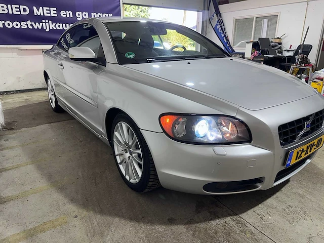 Volvo - c70 convertible - 2.4 d5 automaat kinetic - 12-xv-jd - afbeelding 13 van  17