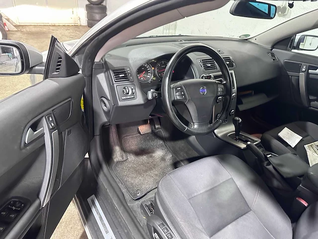 Volvo - c70 convertible - 2.4 d5 automaat kinetic - 12-xv-jd - afbeelding 15 van  17