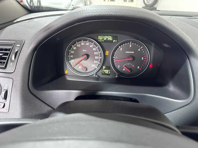 Volvo - c70 convertible - 2.4 d5 automaat kinetic - 12-xv-jd - afbeelding 17 van  17