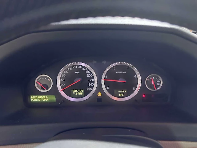 Volvo - s60 - 2.4 d5 momentum - 92-tk-zn - afbeelding 2 van  19