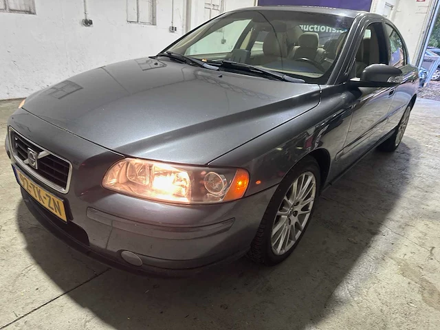 Volvo - s60 - 2.4 d5 momentum - 92-tk-zn - afbeelding 1 van  19