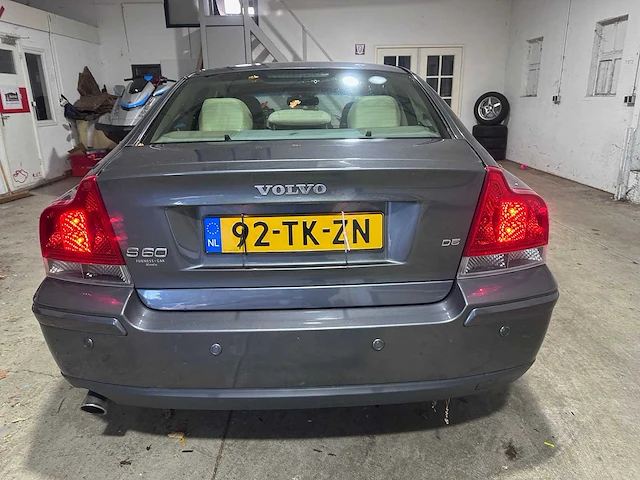 Volvo - s60 - 2.4 d5 momentum - 92-tk-zn - afbeelding 14 van  19