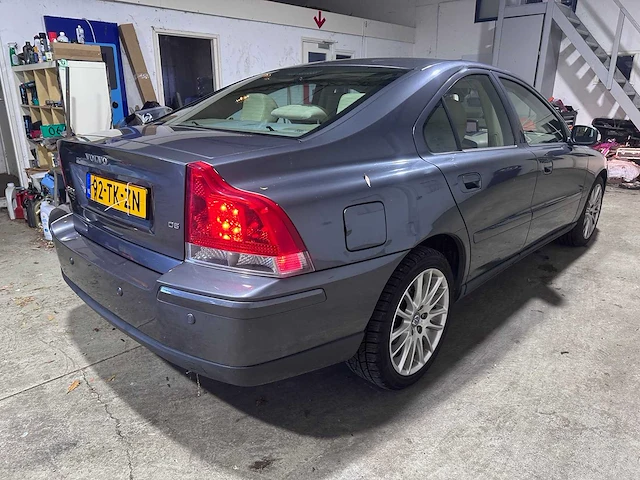 Volvo - s60 - 2.4 d5 momentum - 92-tk-zn - afbeelding 15 van  19