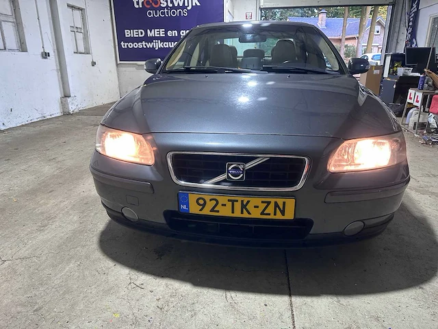 Volvo - s60 - 2.4 d5 momentum - 92-tk-zn - afbeelding 17 van  19