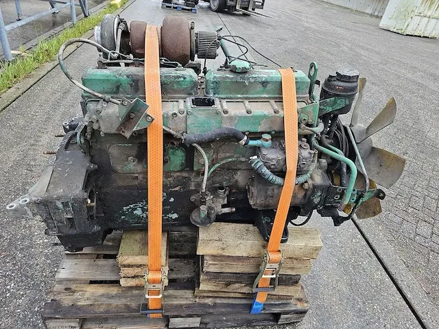 Volvo - turbo - motor - afbeelding 2 van  5