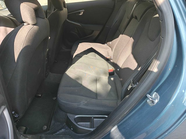 Volvo - v40 - 1.6 d2 summum - personenauto - afbeelding 18 van  32