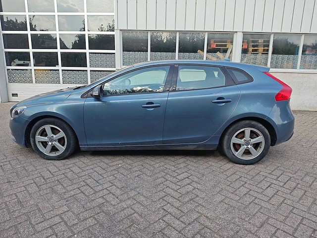 Volvo - v40 - 1.6 d2 summum - personenauto - afbeelding 12 van  32
