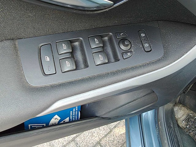 Volvo - v40 - 1.6 d2 summum - personenauto - afbeelding 25 van  32