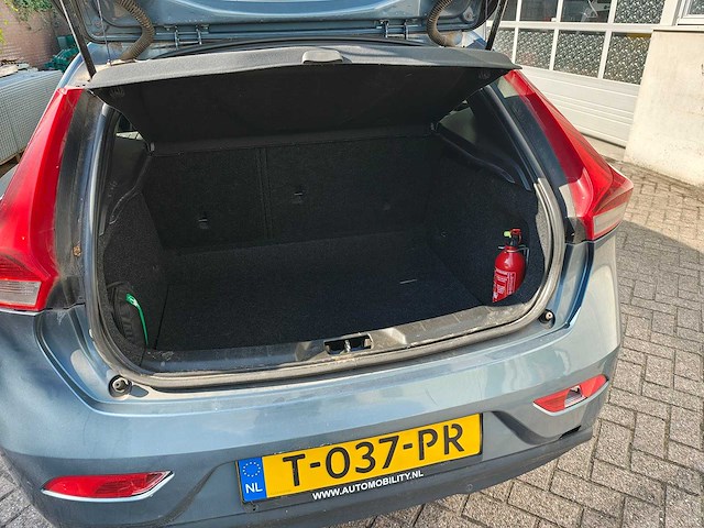 Volvo - v40 - 1.6 d2 summum - personenauto - afbeelding 23 van  32