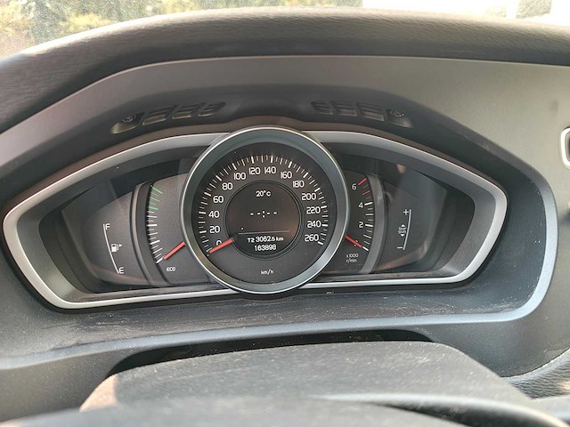 Volvo - v40 - 1.6 d2 summum - personenauto - afbeelding 26 van  32