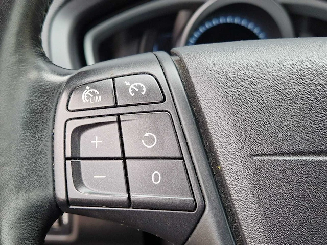 Volvo - v40 - 1.6 t3 kinetic - 84-zdt-5 - 2012 - afbeelding 16 van  28