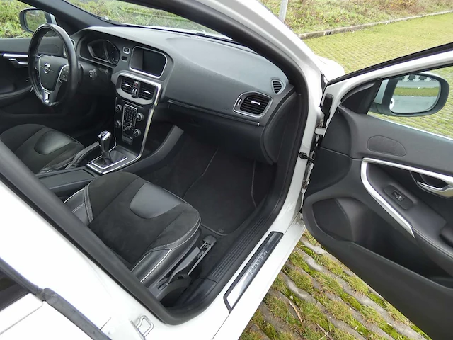 Volvo - v40 - 2.0 d3 bns sport - personenauto - afbeelding 3 van  34