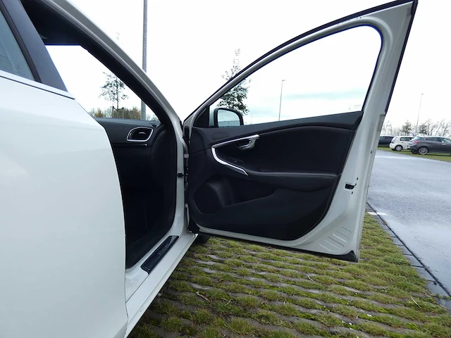 Volvo - v40 - 2.0 d3 bns sport - personenauto - afbeelding 5 van  34