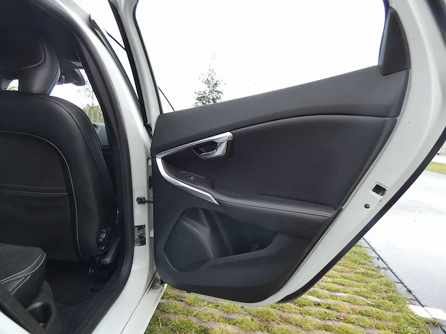 Volvo - v40 - 2.0 d3 bns sport - personenauto - afbeelding 8 van  34