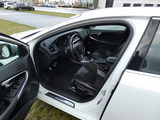 Volvo - v40 - 2.0 d3 bns sport - personenauto - afbeelding 13 van  34