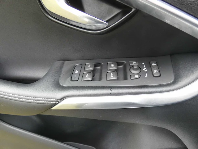 Volvo - v40 - 2.0 d3 bns sport - personenauto - afbeelding 25 van  34