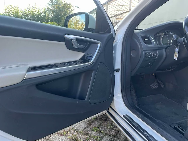 Volvo - v60 - 2.4 d5 twin engine special edition | gz-330-b - afbeelding 4 van  29