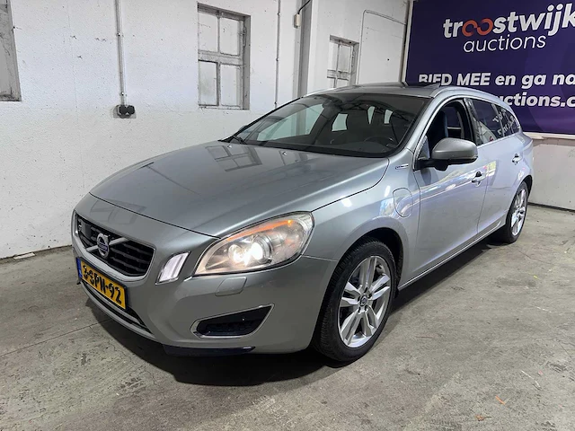Volvo - v60 - 2.4 d6 awd plug-in hybrid automaat 3-spn-92 - afbeelding 1 van  24