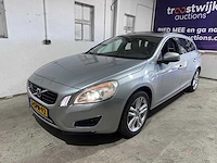 Volvo - v60 - 2.4 d6 awd plug-in hybrid automaat 3-spn-92 - afbeelding 1 van  24
