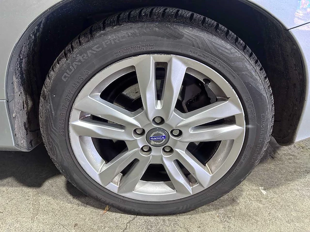 Volvo - v60 - 2.4 d6 awd plug-in hybrid automaat 3-spn-92 - afbeelding 13 van  24