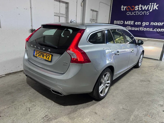 Volvo - v60 - 2.4 d6 awd plug-in hybrid automaat 3-spn-92 - afbeelding 20 van  24