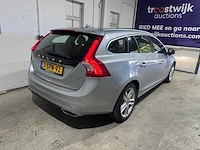 Volvo - v60 - 2.4 d6 awd plug-in hybrid automaat 3-spn-92 - afbeelding 20 van  24