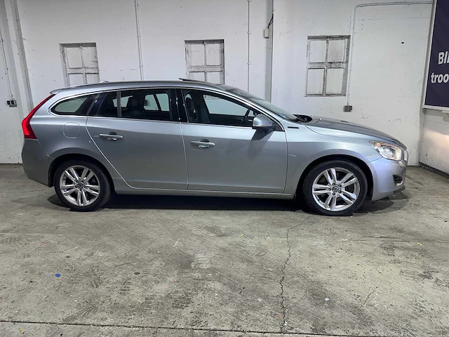 Volvo - v60 - 2.4 d6 awd plug-in hybrid automaat 3-spn-92 - afbeelding 21 van  24