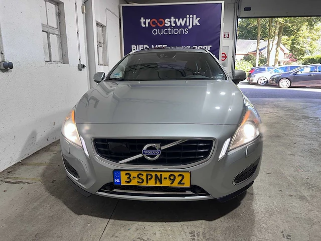 Volvo - v60 - 2.4 d6 awd plug-in hybrid automaat 3-spn-92 - afbeelding 23 van  24