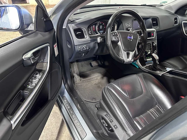 Volvo - v60 - 2.4 d6 awd plug-in hybrid automaat 3-spn-92 - afbeelding 24 van  24