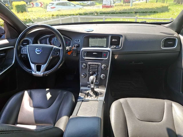 Volvo - v60 - 2.4 d6 awd plug-in hybrid summum - 2013 - 283pk - afbeelding 39 van  43