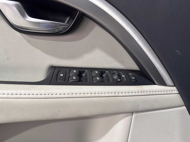 Volvo - v70 - 1.6 t4f momentum - 5-zpk-38 - afbeelding 3 van  18