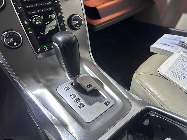 Volvo - v70 - 1.6 t4f momentum - 5-zpk-38 - afbeelding 6 van  18