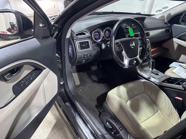 Volvo - v70 - 1.6 t4f momentum - 5-zpk-38 - afbeelding 17 van  18