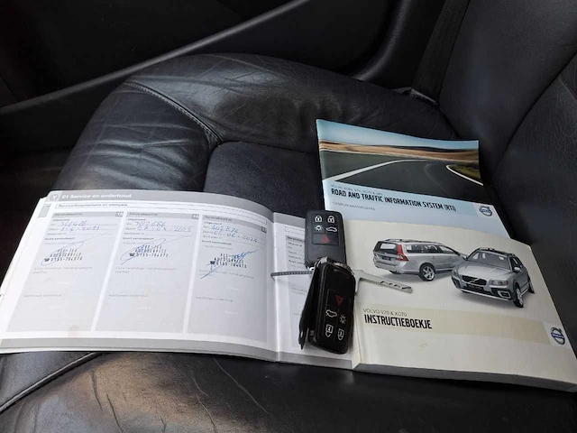Volvo - v70 - 2.0 momentum - 2008 - 146pk - afbeelding 2 van  33