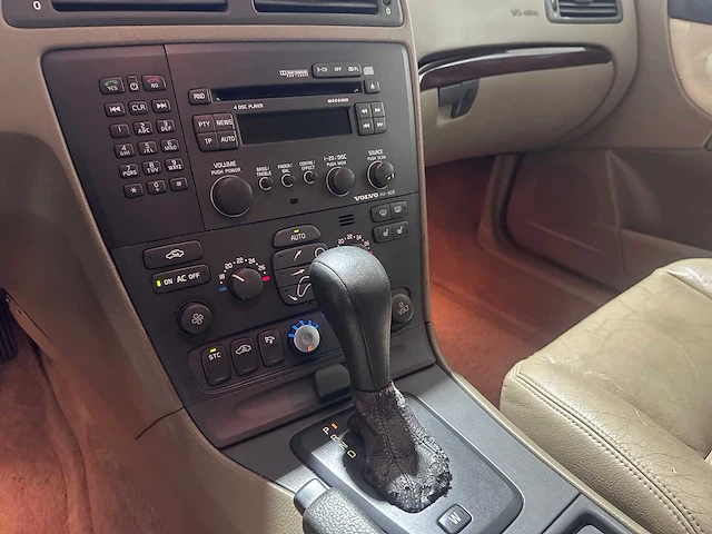 Volvo - v70 - 2.3 t-5 autom. comfort line 7 persoons- 37-fs-tz - afbeelding 5 van  19