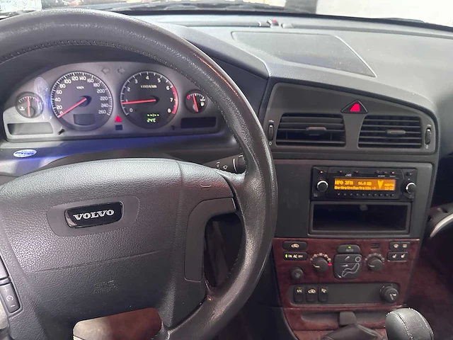 Volvo - v70 - 2.3 t-5 comfort line - 62-hx-vh - afbeelding 18 van  18