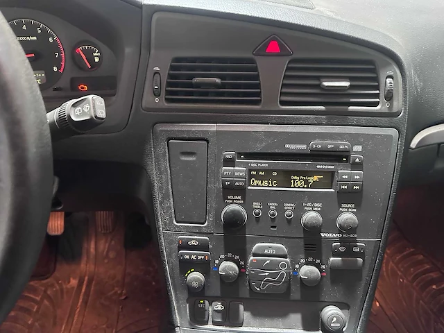 Volvo - v70 - 2.4 - 45-gf-nx - afbeelding 4 van  18
