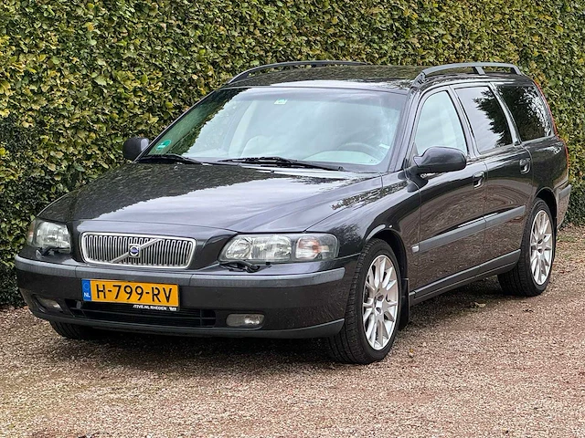 Volvo - v70 - 2.4 comfort line - h-799-rv - 2002 - afbeelding 1 van  17