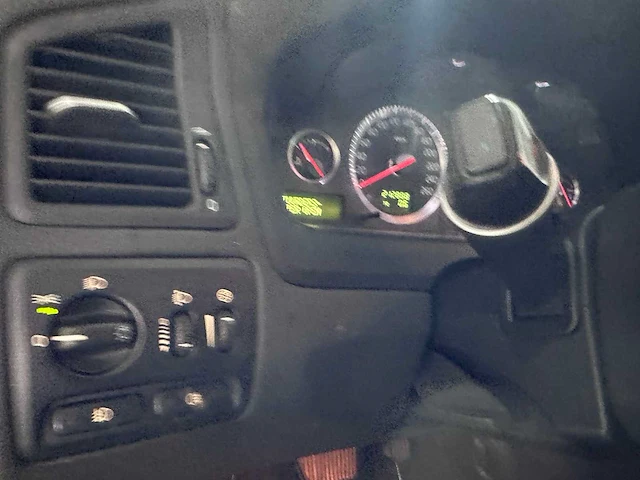 Volvo - v70 - 2.5 t automaat- hbg-88-t - afbeelding 3 van  19