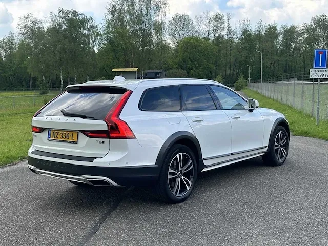 Volvo - v90 cross country - 2.0 t6 pro - nz-336-l - 2017 - afbeelding 2 van  8