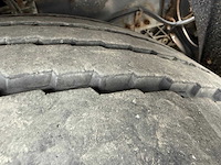 Volvo - vrachtwagen - afbeelding 2 van  18