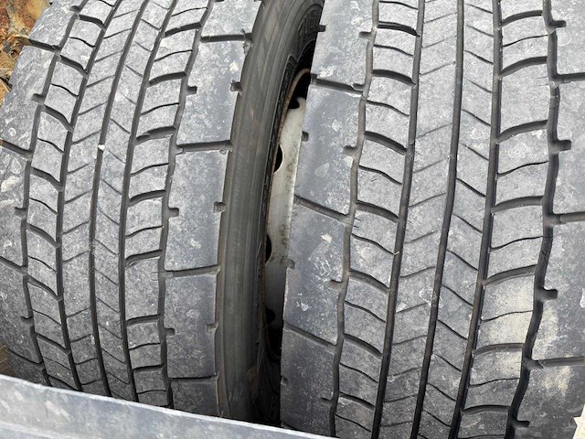 Volvo - vrachtwagen - afbeelding 4 van  18