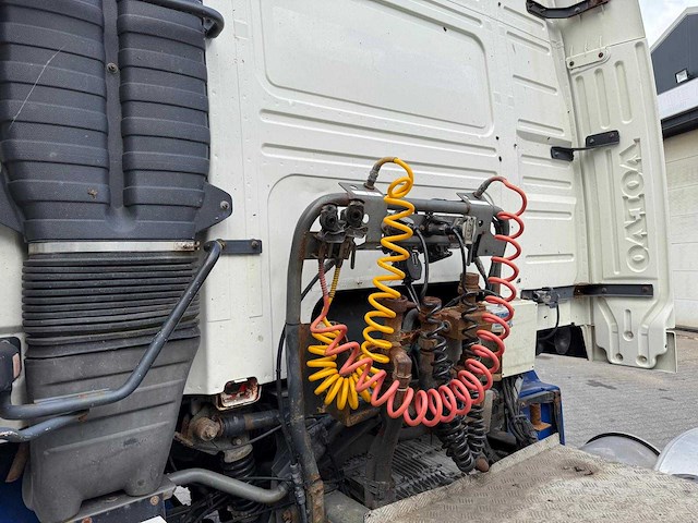 Volvo - vrachtwagen - afbeelding 5 van  18
