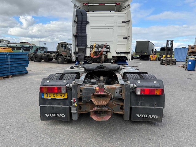 Volvo - vrachtwagen - afbeelding 9 van  18
