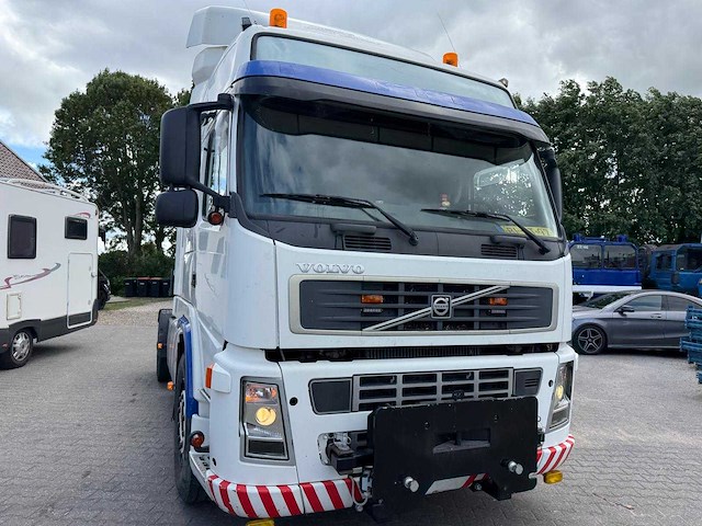 Volvo - vrachtwagen - afbeelding 11 van  18